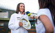 Iga Swiatek interacting with the media after her title triumph at the 2025 Wimbledon Championships (Source: Getty)