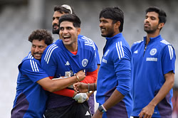 Star MI pacer spotted with Indian side ahead of 5th ENG vs IND 2025 Test [Watch]
