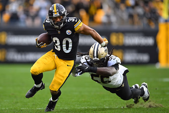 Cowboys great Dez Bryant sets lofty expectations on Jaylen Warren after Steelers RB's viral clip