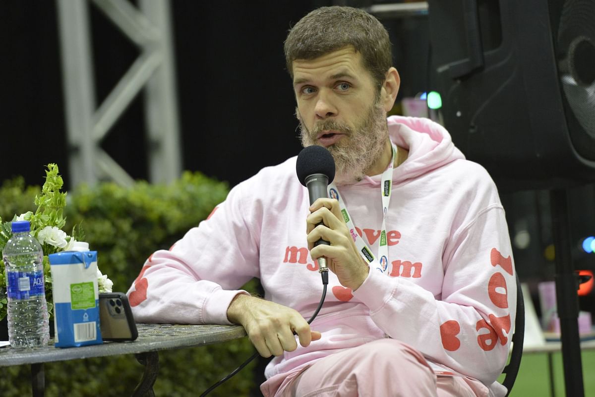 Perez Hilton blasts couple accused of traumatic abuse of 4-year-old, allegedly kept starving child in "dog crate" during family dinner