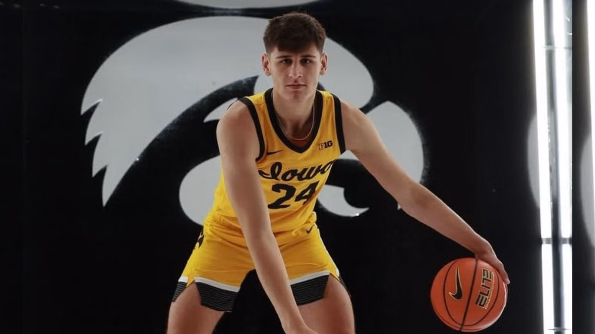 Iowa Hawkeyes receive major boost as 4-star PF Trey Thompson commits to Iowa and reclassifies