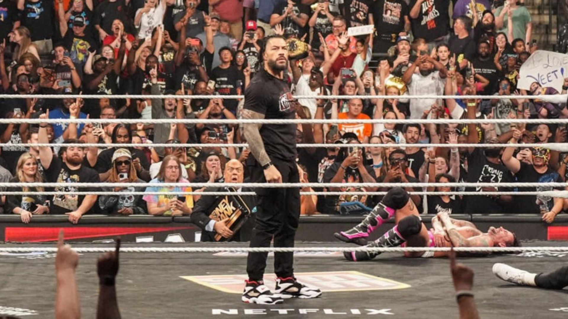 Roman Reigns returned on WWE RAW! [Image credit: WWE.com]