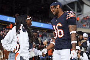 Bears' Jonathan Owens drops 5-word message as wife Simone Biles shares Belize getaway pics