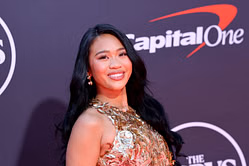 "From hospital beds to three Olympic medals" - Suni Lee leaves her doctor in tears after emotional speech at ESPYs 2025