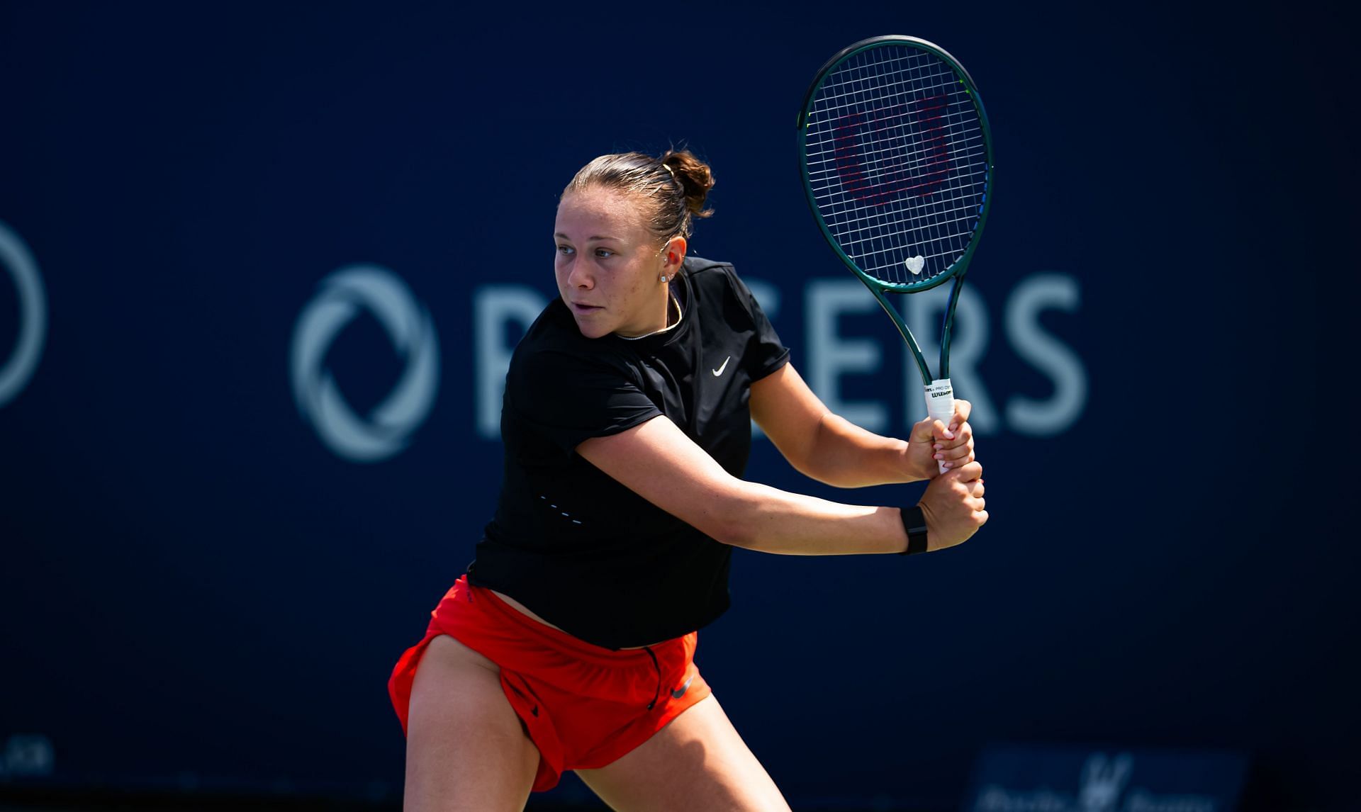 Amanda Anisimova in a practice session at the 2025 Canadian Open. Image: Getty