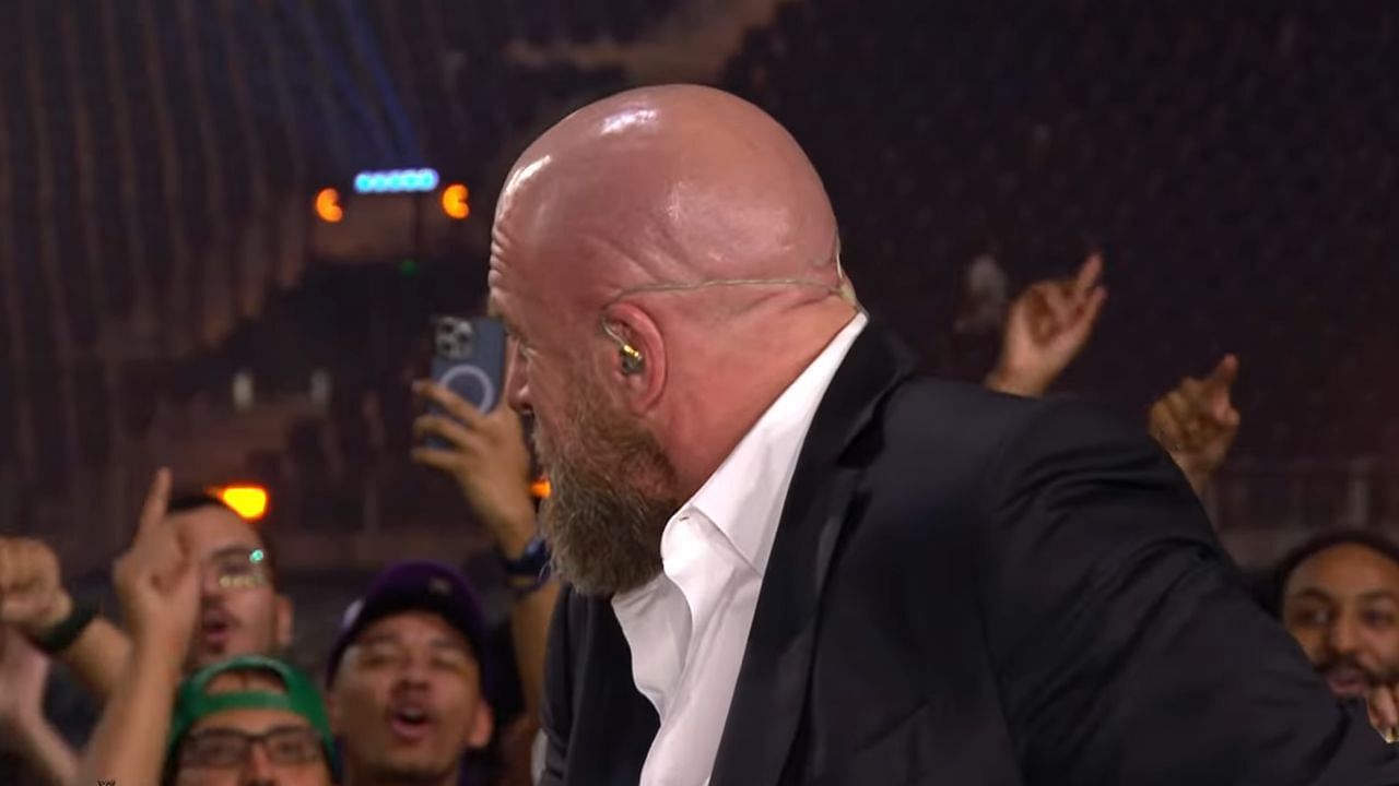 "YOU BALD FRAUD" - Fans publicly blast Triple H after absent WWE star says he's not injured