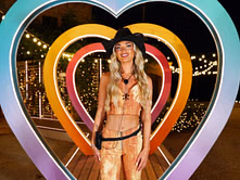 "Nip it in the bud" — Love Island UK star Helena gives Harry a firm warning over flirty comments to Angel