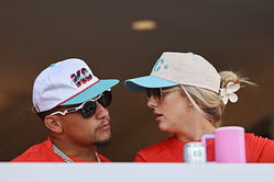 “I don't pay for abs”: John Middlekauff shuts down Patrick Mahomes' body-shaming chatter over viral 4th of July picture with wife Brittany
