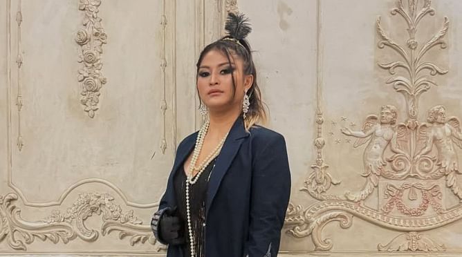 “Gorgeous” - Fans react to MMA star Stamp Fairtex in stunning designer nightgown