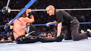 Seth Rollins' injury raises eyebrows; wrestling veteran thought it was a setup: "I was waiting for a kick out" (Exclusive)