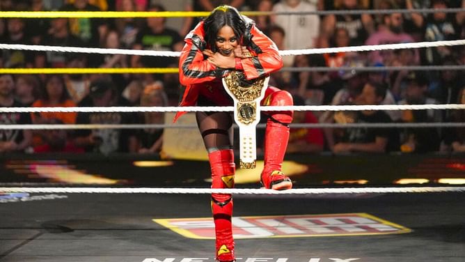 4 Signs Naomi is losing her Women’s World Championship on WWE RAW this week