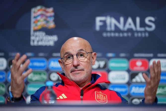 "He is a footballer who is going to make history" - Spain boss Luis de la Fuente makes big claim about Barcelona youngster