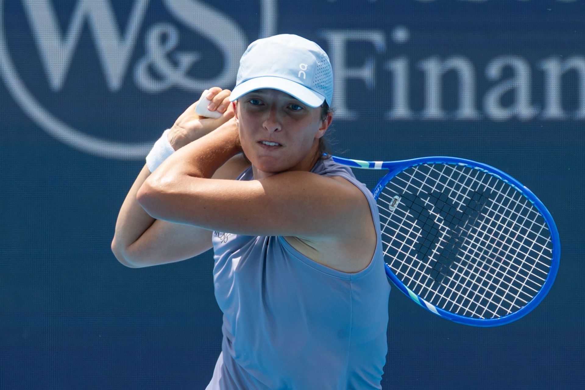 World No. 3 Swiatek hits a backhand in Cincinnati | Image Source: Getty