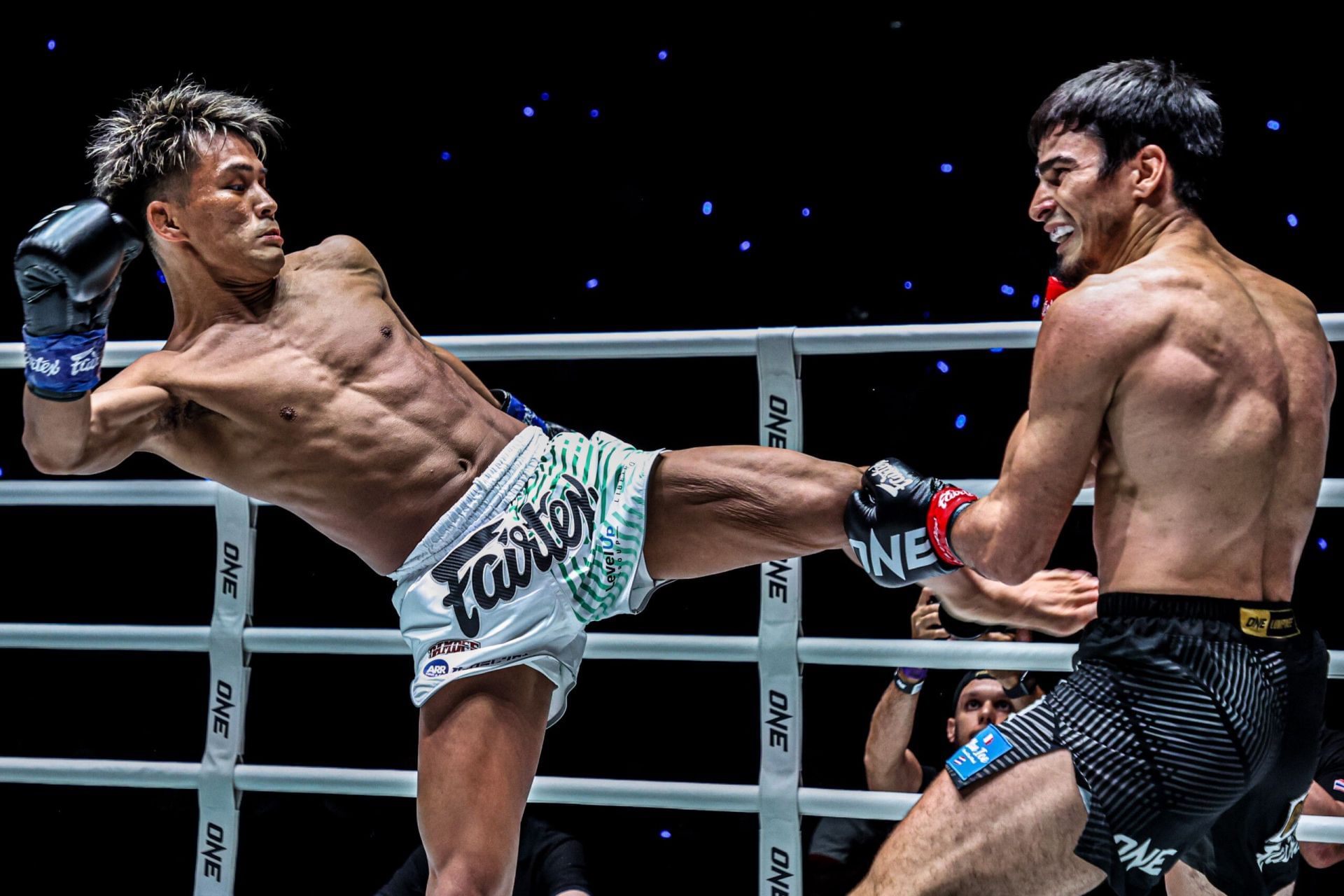 Yuki Yoza (L) kicks Elbrus Osmanov | Photo credit: ONE Championship