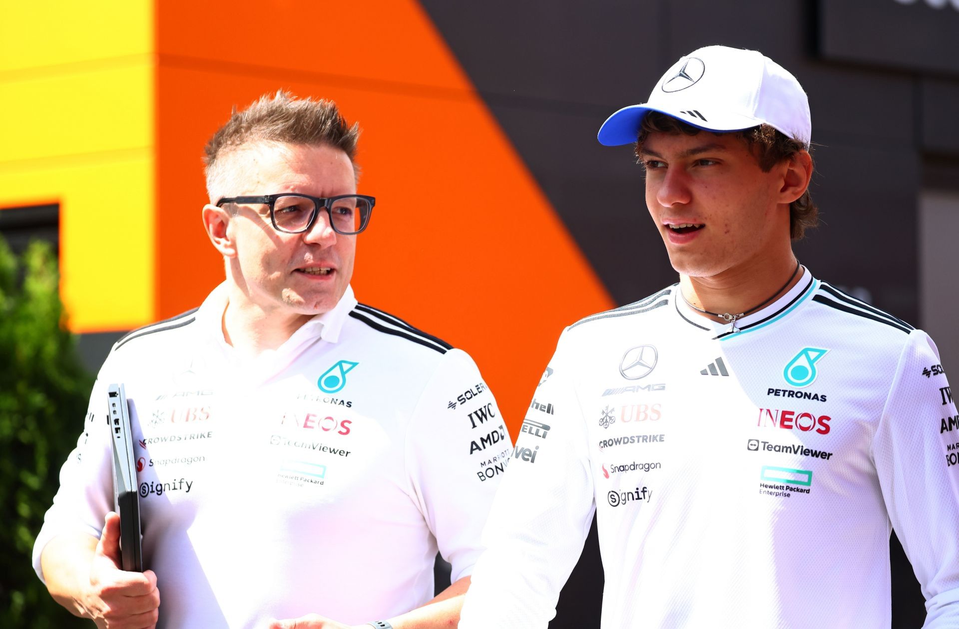 Peter Bonnington (L) and Kimi Antonelli (R) at the 2025 F1 Grand Prix of Hungary race weekend - Source: Getty