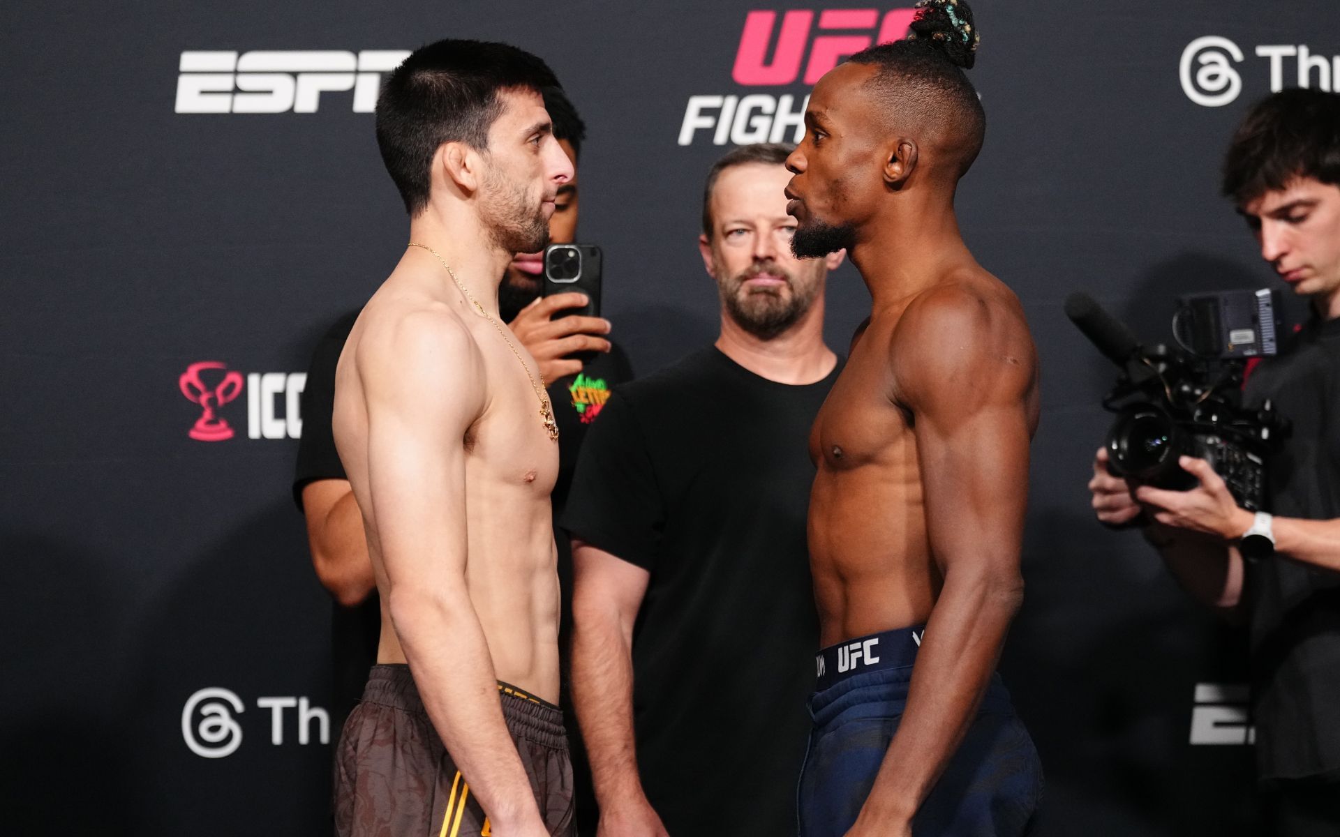 Steve Erceg (left) and Ode Osbourne (right square off ahead of UFC Vegas 109. [Image courtesy: Getty]