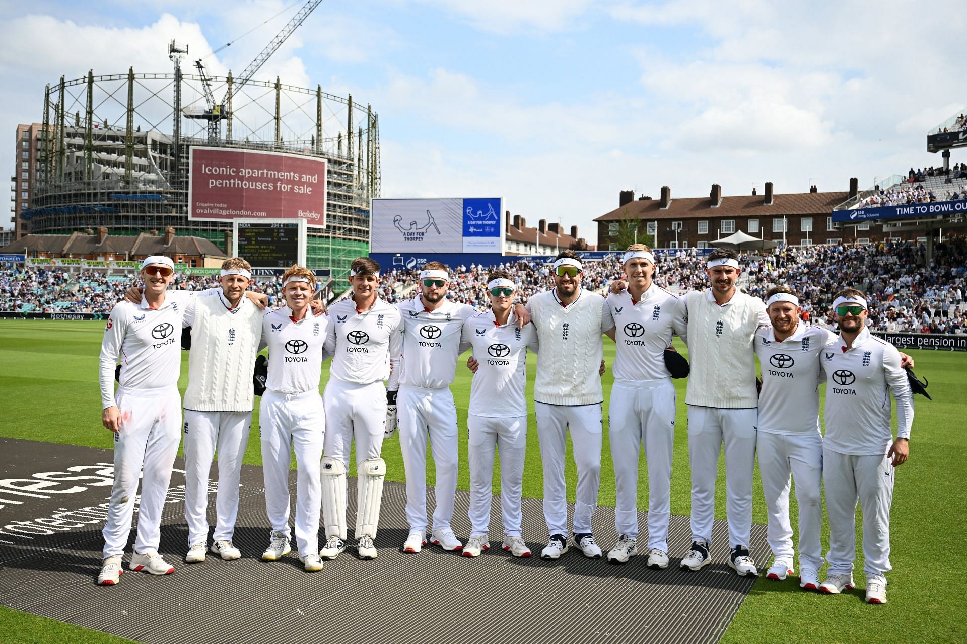 Why are England players and fans wearing white headbands on Day 2 of ENG vs IND 2025 5th Test? [In Pictures]