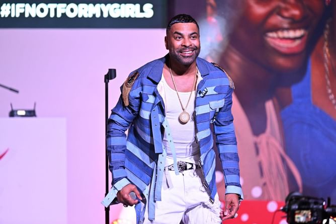 "He’s not even singing" - Internet reacts to Ginuwine being spotted performing at SeaWorld