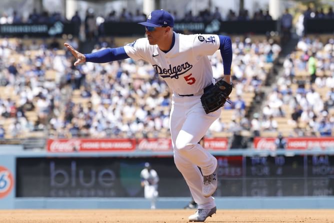 Freddie Freeman's wife, Chelsea, celebrates as Dodgers superstar launches 3-run HR bomb with son's name on bat