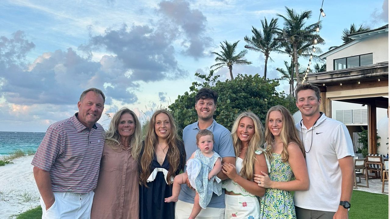 Hugh Freeze, Jill Freeze and their kids