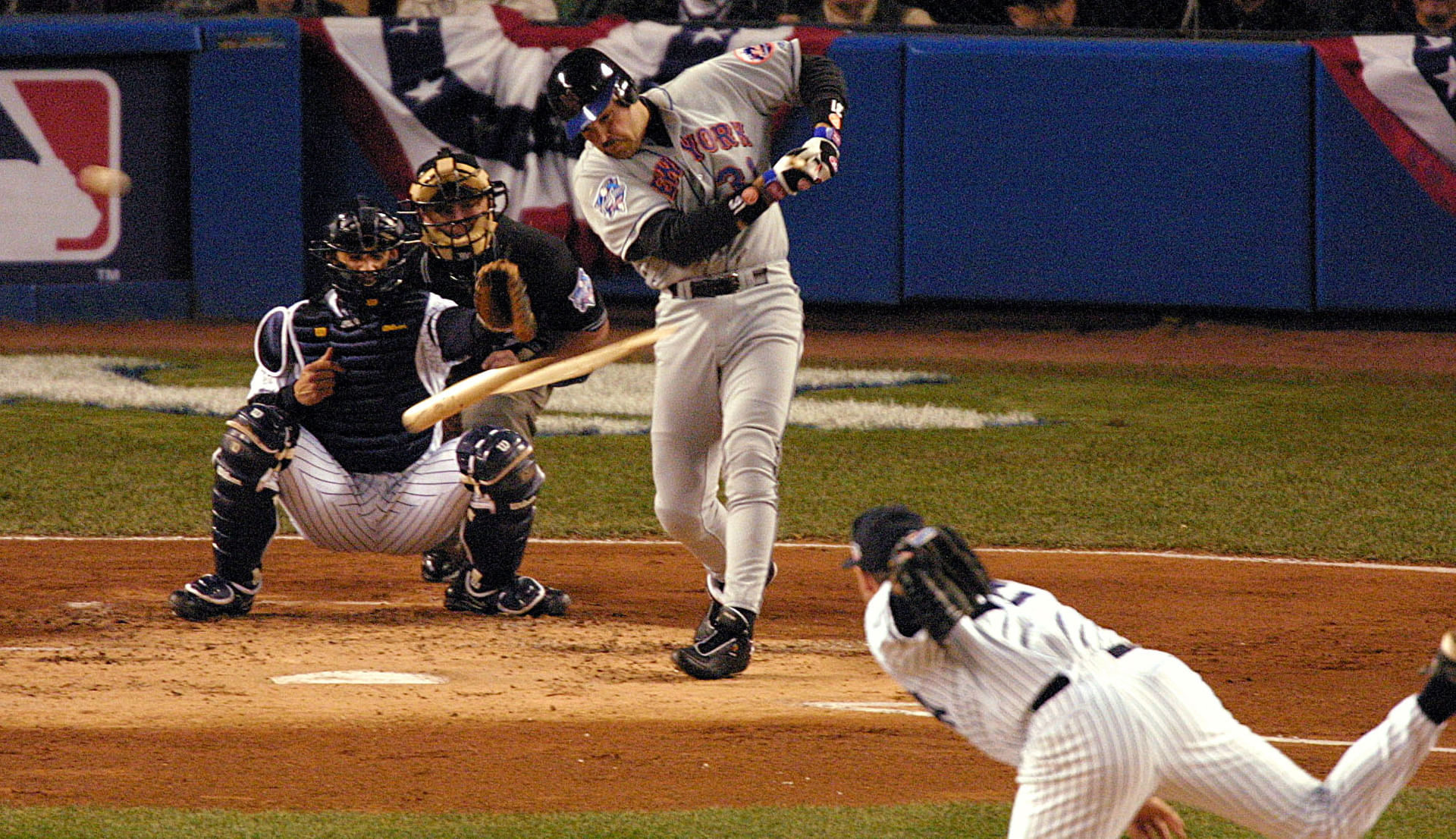 MLB: 2000 World Series-Game 2-New York Mets at New York Yankees - Source: Imagn