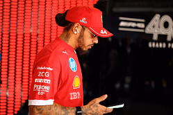 “Bro HATES Lewis”: Fans react as former F1 boss suggests Lewis Hamilton’s Ferrari replacement