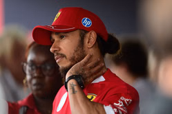 "Ferrari can't even do Crashgate properly": F1 influencer reacts to Lewis Hamilton crashing at the worst possible time for teammate Charles Leclerc