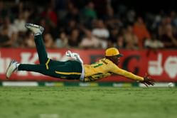 Nqaba Peter nearly replicates Herschelle Gibbs' famous dropped catch from 1999 World Cup in AUS vs SA 2025 2nd T20I [Watch]