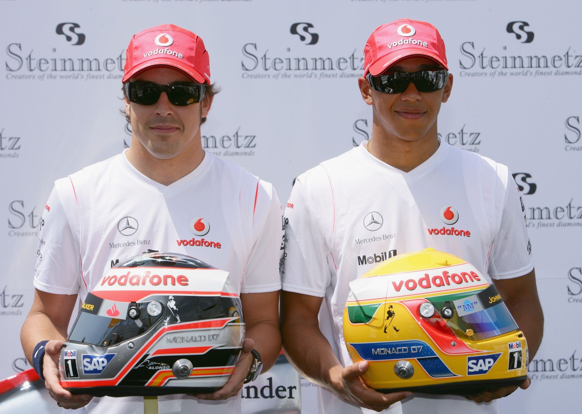 Fernando Alonso (L) and Lewis Hamilton (R) at the 2007 Monaco Grand Prix - Source: Getty