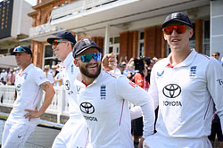 "He’s the poster boy for Bazball" - Dinesh Karthik's massive praise for England star after Day 4 of 5th ENG vs IND 2025 Test