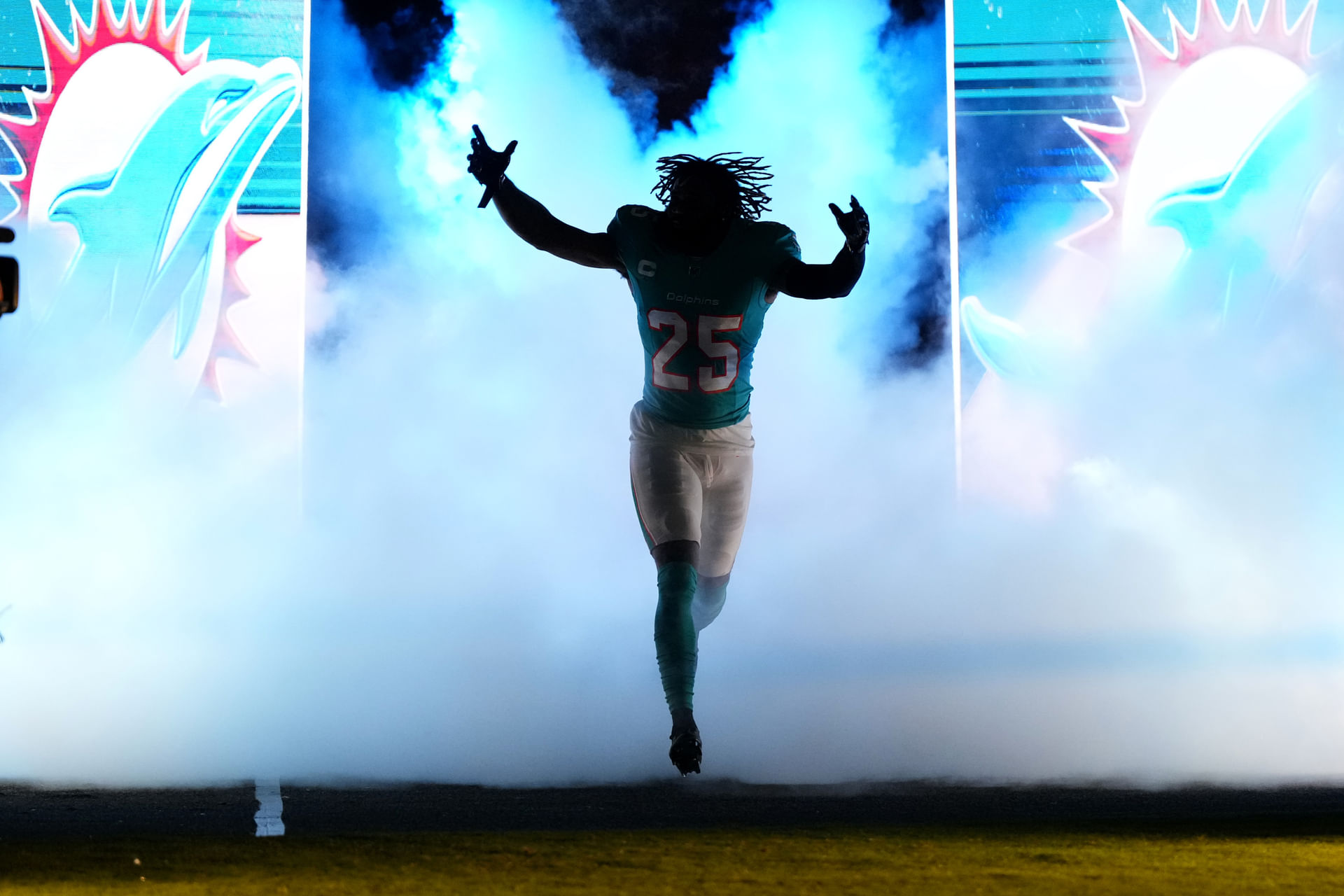 NFL: Tennessee Titans at Miami Dolphins - Source: Imagn