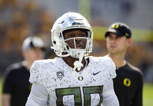 "Oregon is an absolute mess right now": CFB fans react as former 5-star recruit Jurrion Dickey reportedly gets suspended from Dan Lanning's team