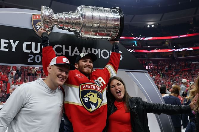 Matthew & Brady Tkachuk's sister Taryn drops 1-word reaction to her family's special NHL 26 deluxe edition cover