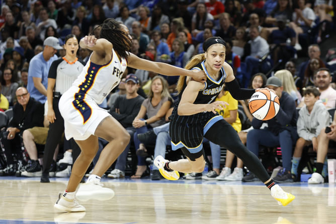 "Wish you didn’t fight Caitlin Clark" - WNBA fans abuzz as Chennedy Carter hails Kelsey Mitchell’s monster game in Fever’s OT thriller win against Sun