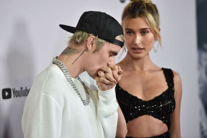 "He's always focused on another girl": Internet reacts to Justin Bieber posting a photo with Hailey Bieber after cropping out a second woman