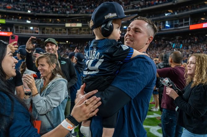 "It puts life in perspective" - Tarik Skubal reveals his sweet pre-game ritual with son Kasen that keeps him grounded
