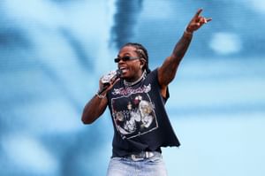 “A walking paid promo”: Netizens react to LeBron James hyping up Gunna’s latest album 'The Last Wun'