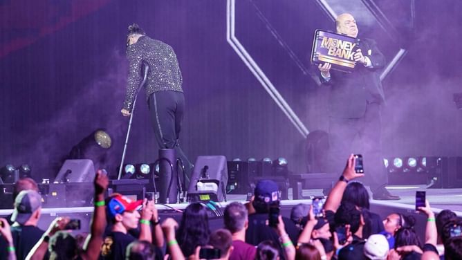 "He even lied to his daughter" - Seth Rollins called out by 4-time World Heavyweight Champion for faking his injury