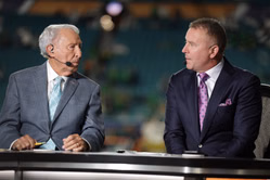 Kirk Herbstreit breaks down while giving perfect emotional tribute to legendary Lee Corso in viral clip