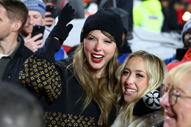 Patrick Mahomes’ wife Brittany drops 4-word reaction on Taylor Swift’s “The Life of a Showgirl” album cover