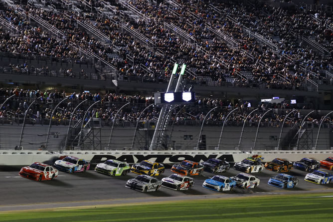 NASCAR Xfinity qualifying potentially at risk of delay amid lightning at Daytona
