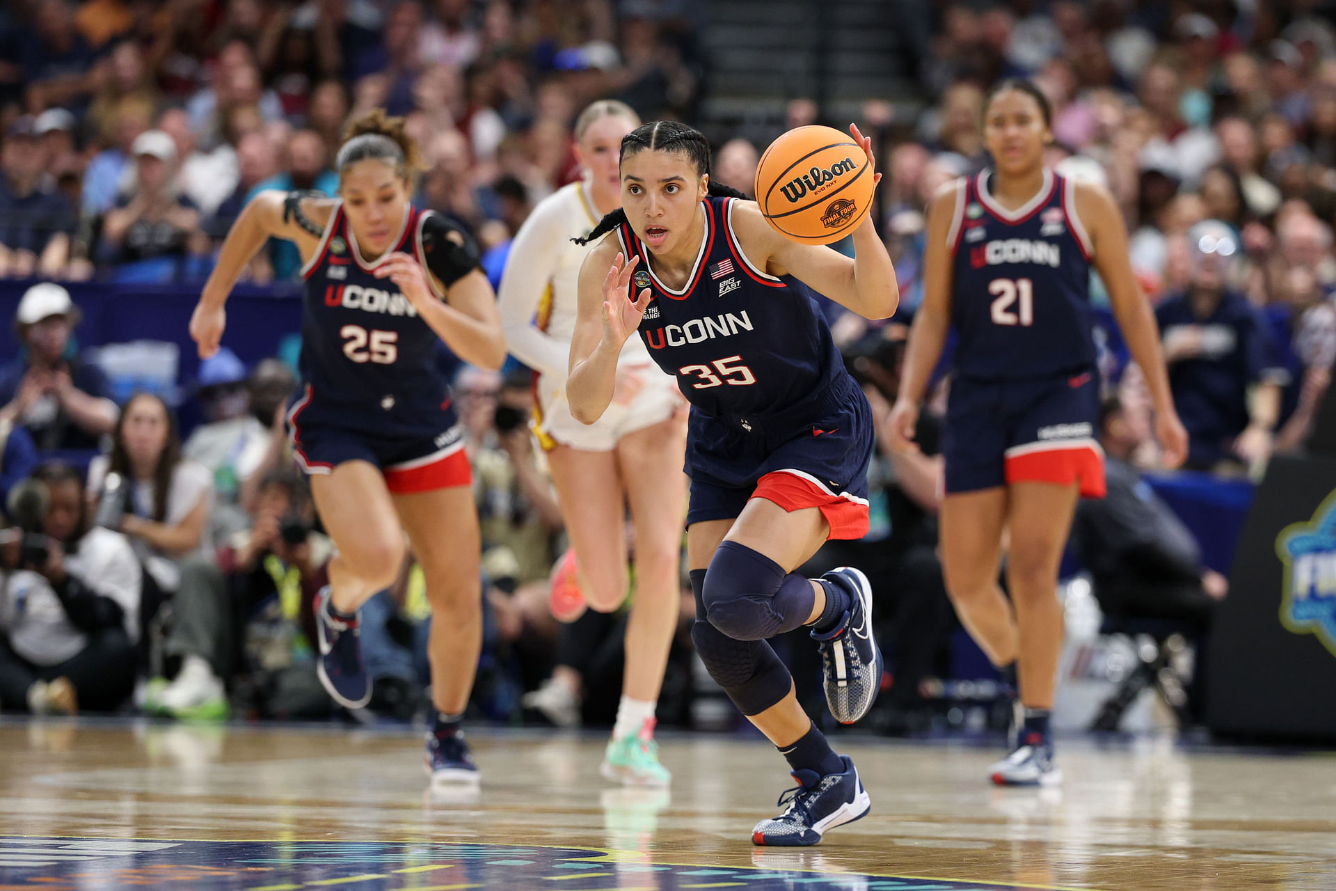 WATCH: UConn star Azzi Fudd nails half court shot while Olivia Miles, Hannah Hidalgo & more show their metal at Unrivaled's 2025 Summit