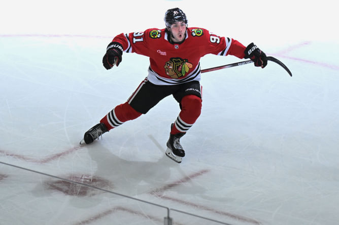 NHL insider pulls no punches on Frank Nazar's 7-year, $46.2M Blackhawks extension