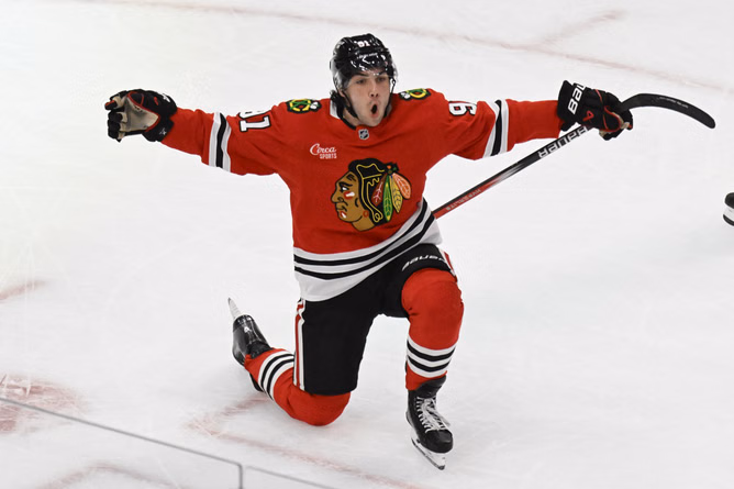 Ex-NHL exec shares concern around Frank Nazar's Blackhawks contract extension, draws comparison to Rick DiPietro's infamous 15-year deal