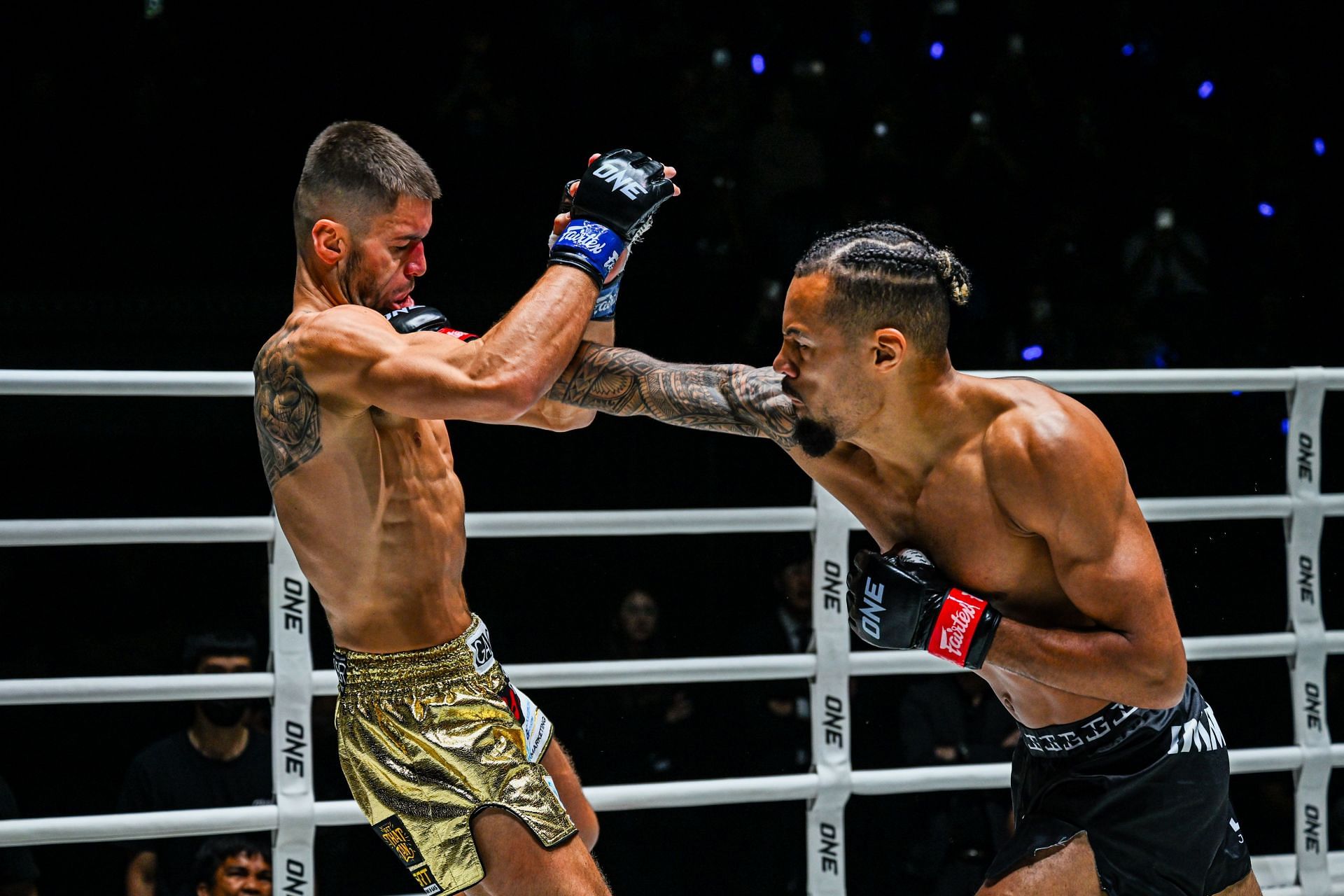 Regian Eersel (R) connects on George Jarvis