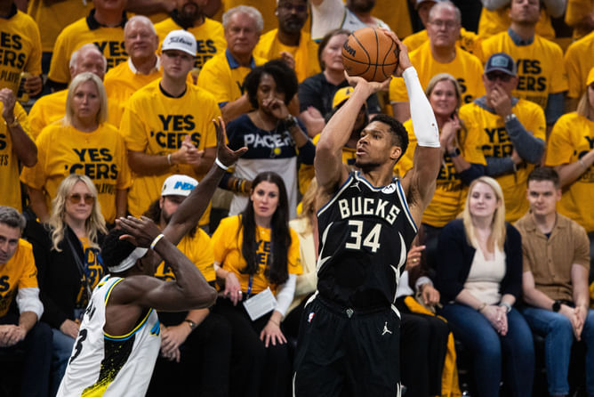 "With us, he has to be Superman": Darvin Ham indirectly calls out Giannis Antetokounmpo's lack of help with Milwaukee Bucks