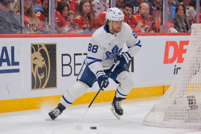 Maple Leafs' William Nylander makes feelings known about John Tavares taking a massive pay cut to stay in Toronto