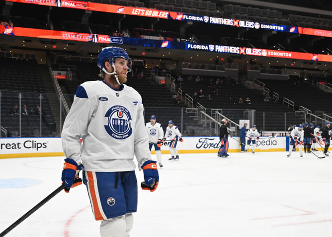 Pasha Eshghi shrugs off Luke Hughes' contract concerns; predicts Connor McDavid’s future
