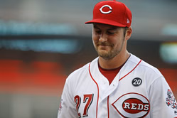 "Mini Trevor Bauer" - MLB fans lose it over little leaguer going viral after warning batter of fastball, followed by epic staredown