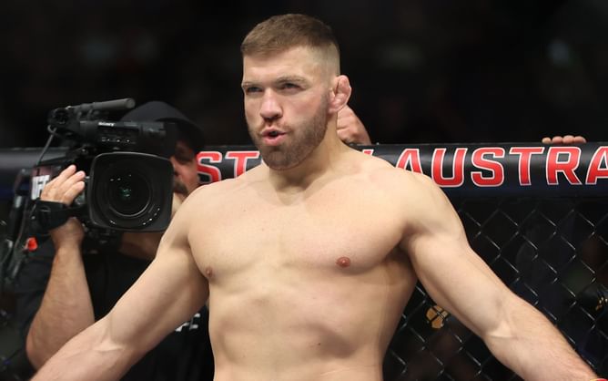UFC legend advises Dricus du Plessis to change weight divisions after brutal loss to Khamzat Chimaev: "Shouldn’t even say the word 'Re' or 'Match'"